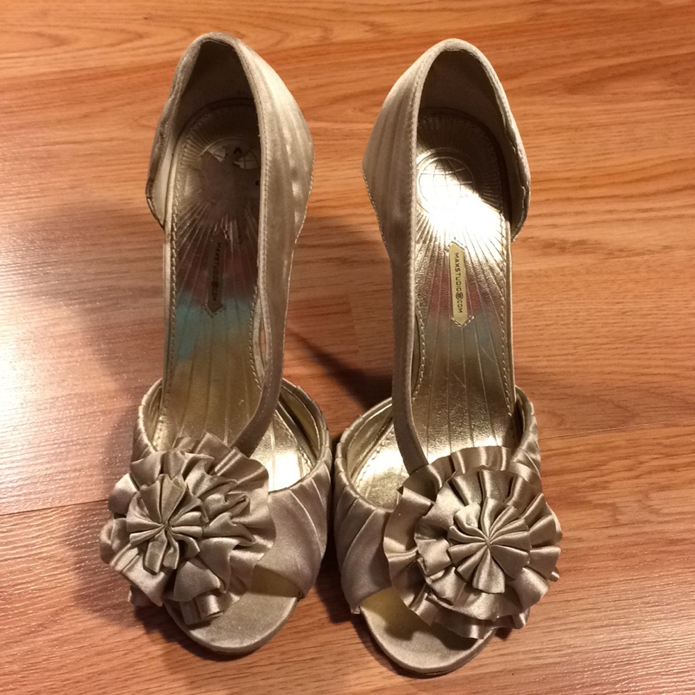 Maxstudio Elba Women Peep-Toe Canvas Cream Heels - Picture 2 of 5